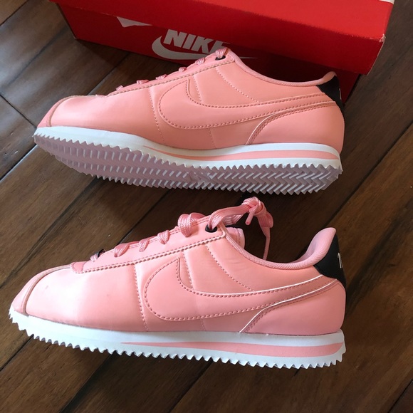 Nwt Nike Cortez Vday Sneakers Bleached 